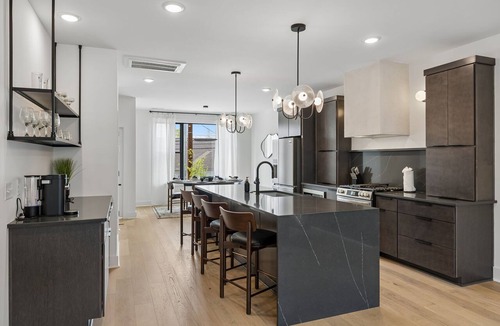 Hurwood Heights Condo | Stylish retreat ft. rooftop lounge w/tub & views!