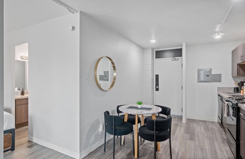 Corryville Apartment | Stylish studio+ Prime Location Cincinnati + workspace + fitness room + smart TVs