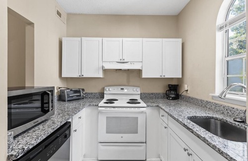 Wilmington Apartment | Suite Life Wilmington - Spacious, Pet-Friendly 1BR with Pool, Balcony, and Prime Location
