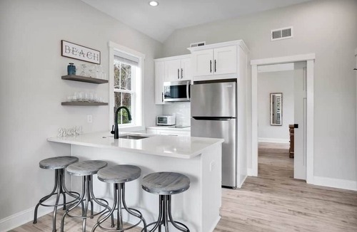 Southport Apartment | Suites on Brown - Blue Heron Suite