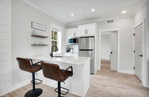Southport Apartment | Suites on Brown - Loggerhead Suite