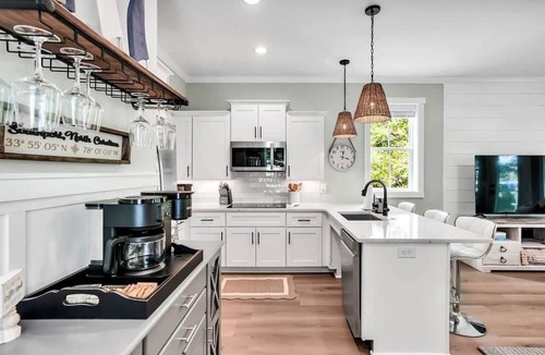 Southport Apartment | Suites on Brown - Sail Away Suite