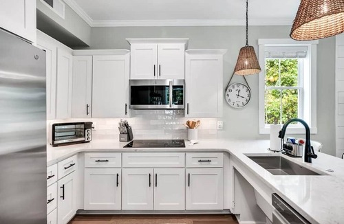 Southport Apartment | Suites on Brown - Sail Away Suite