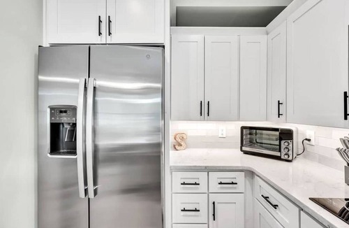 Southport Apartment | Suites on Brown - Sail Away Suite
