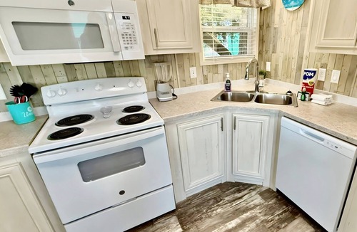 Navarre Cottage | Sum Beaches Paradise Cottage 8
