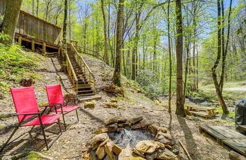 Whittier Cabin | Summer Creekside Cabin Retreat w/Deck