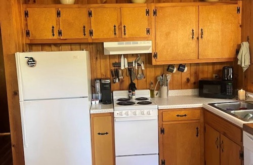 West Jefferson Cabin | Summer Fun @ River Breeze: Riverfront Access & View! Dog-Friendly, Fenced Yard!