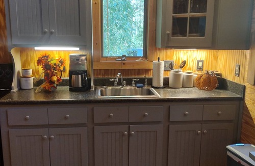 Peaks Cabin | Summertime at the cabin! Come relax, unwind, and rejuvenate!