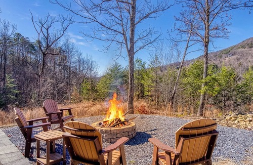 Sevierville Ski Chalet | Summit Trails Retreat – Indoor Pool, Home Theater, Hot Tub | Sleeps 16!