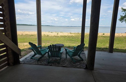 Spring Grove House | SUNKEN MEADOW BEACH ~ Private Beach, Sleeps 12