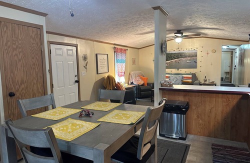 Benton House | “Sunny Daze” Family-friendly 2-bedroom with a short walk to Kentucky Lake!