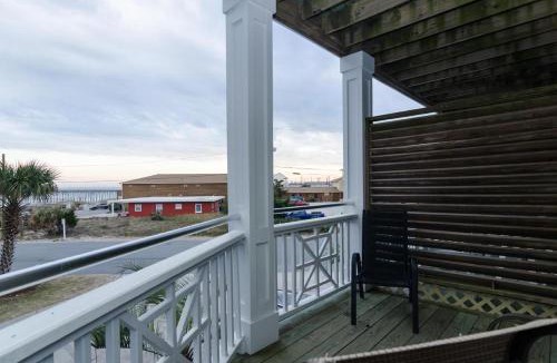 Kure Beach House | Sunny Vacations Villa by Bryant Real Estate