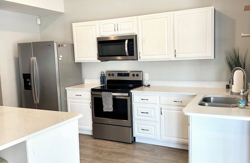 Montross Apartment | Sunset Escape … Spacious, Sleeps 8, Private Land