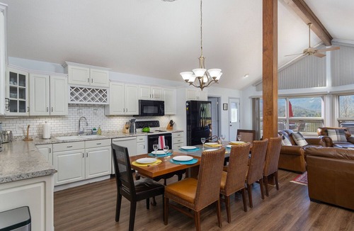 Sunset Cove House | Sunset Paradise - Spacious Home & Amazing Views