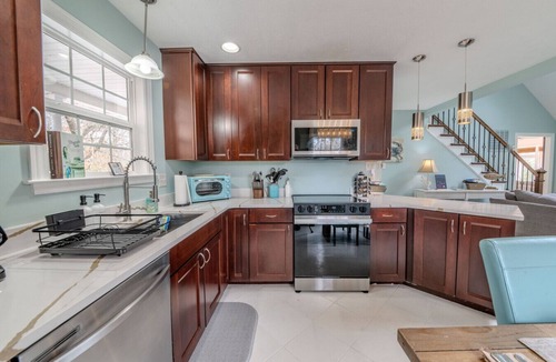 Lancaster House | Sunset Point on Greenvale Creek/Private waterfront retreat with dock