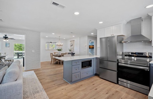 Lake Norman of Catawba House | Sunset Retreat at the Lake | Sleeps 24 | Pool & Hot Tub