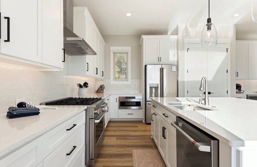 Lake Norman of Catawba House | Sunset Retreat at the Lake | Sleeps 24 | Pool & Hot Tub