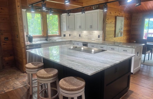 La Follette House | "Sunset Shores" Private lakefront log home at Deerfield Resort, sleeps 16