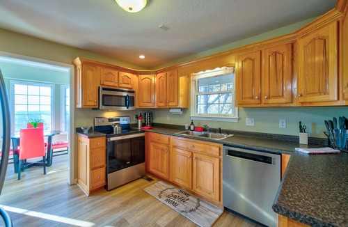 East Ellijay House | Sunset View – Scenic 3 BDR w/Game Room, Close to Downtown & Pet-Friendly!