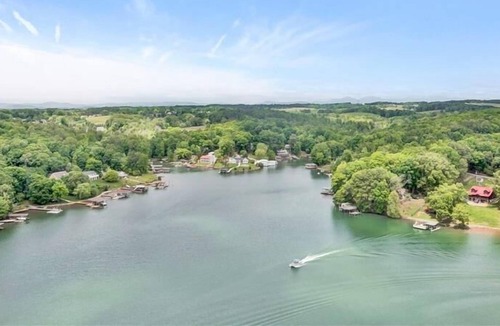 Moneta House | Sunset Views! 2 Paddleboards! Wifi! Come Visit 'Cappy Hour'!