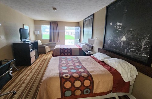 Centerville Hotel | Super 8 by Wyndham Centerville-Richmond