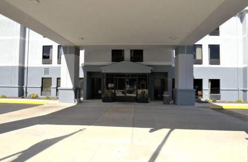 Crossville Hotel | Super 8 by Wyndham Crossville TN