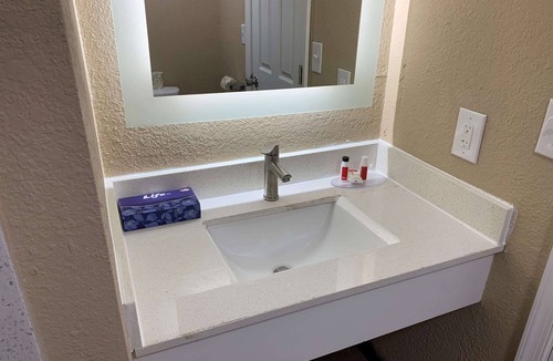 Newport News Hotel | Super 8 by Wyndham Newport News
