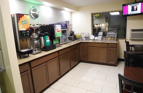 Mosby Hotel | Super 8 by Wyndham Richmond Airport VA