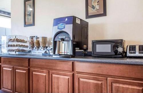 Gold Rock Hotel | Super 8 by Wyndham Rocky Mount I-95 EXIT 145