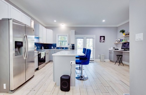 Church Hill House | Superb 3BR W/Balcony Near Capitol Center