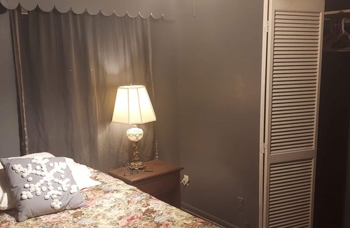 Mosby House | Supper quiet neighborhood...1min access to interstate..