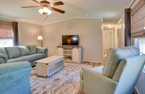 Supply House | Supply Cottage w/Deck < 2 Mi to the Beach!
