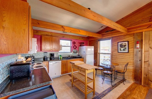 Avon House | Surf Chalet w/hot tub and kayaks