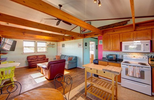 Avon House | Surf Chalet w/hot tub and kayaks