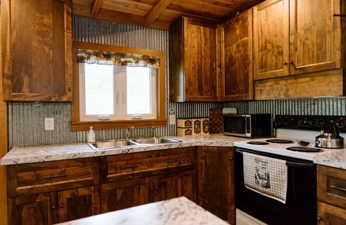 Waterfall House | Surrounded by Nature - Frog Hollow Cabin & Bunk Room: Hot Tub | Fire Pit | Grill