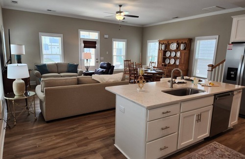 Morehead City House | Sweet Caroline coastal home Beaufort NC BeauCoast flexChkIn/Out poss Master Main