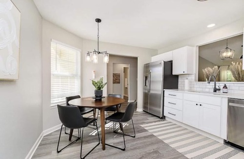Fishers House | Sweet Creek Retreat-Beautiful Fishers Home
