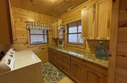 Almond Cabin | Sweet Serendipity Cabin 2 BR/2 BA near Fontana Lake