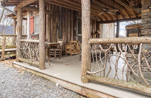 Sylva Cabin | Sweet Shrub Cabin: A peaceful sanctuary in Balsam Mountain Preserve