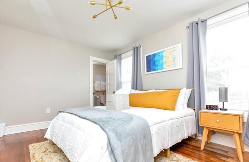 Mosby Apartment | Sweet Sunny Delight Orange Crush on You Oasis