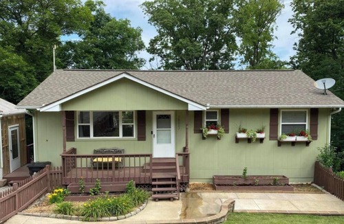 Shell Knob House | TABLE ROCK LAKE RARE Walk-In Lake Access Swim/Fish From Shore 3 FULL BATHS