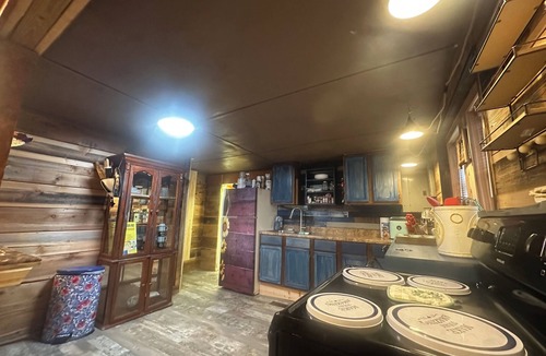 Byrdstown House | Take a Hike @Dale Hollow Lake Boat Parking, Creek&Trail Close 2 Ramp Dino Cave