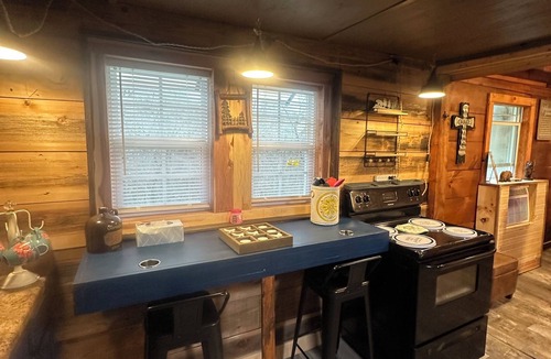 Byrdstown House | Take a Hike @Dale Hollow Lake Boat Parking, Creek&Trail Close 2 Ramp Dino Cave