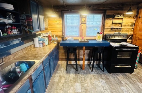 Byrdstown House | Take a Hike @Dale Hollow Lake Boat Parking, Creek&Trail Close 2 Ramp Dino Cave