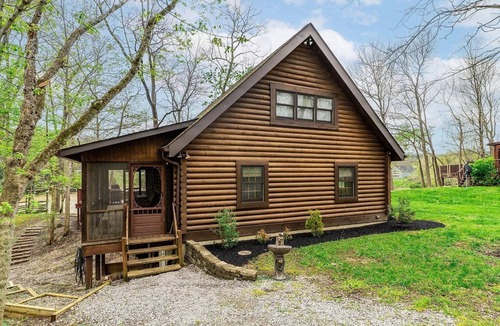 Sparta Cabin | Take it easy at this unique, tranquil, and shorefront getaway.