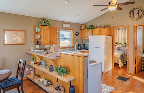 Senecaville Cottage | Tall Timbers Retreat. 3 bed 2 bath Cottage & Guest House at Seneca Lake