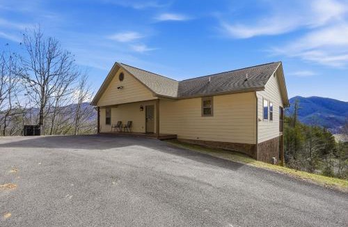 Wears Valley House | Teaberry Lodge by American Patriot Getaways