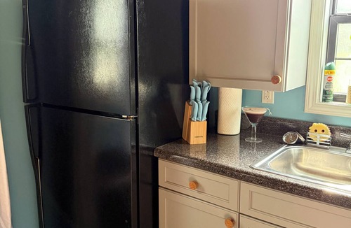 Sugar Tree Cabin | Tennessee River Cabin/Tiny House Close to the River! Fully furnished. Big Bed!