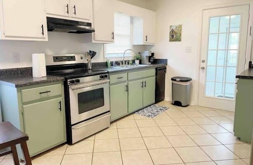Decatur House | Tennyson House-3 bedrooms of convenience and ease