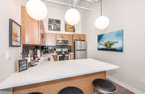 Central Business District Apartment | The 333 Suites 203 - Stay for 6